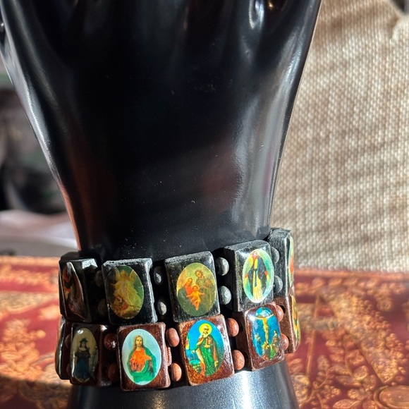 Catholic Saints Bead Bracelet brown plastic  Stretch Religious Icon bundled 2 - Picture 2 of 4
